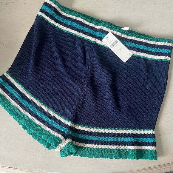 By Anthropologie Cropped Knit Crochet Top, Large - High Waisted Shorts, Medium - Picture 15 of 15